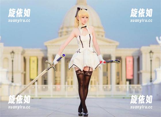 Arty亚缇带你走进异世界：艾尔莎·葛兰西尔特的独特风格写真与图片.txt