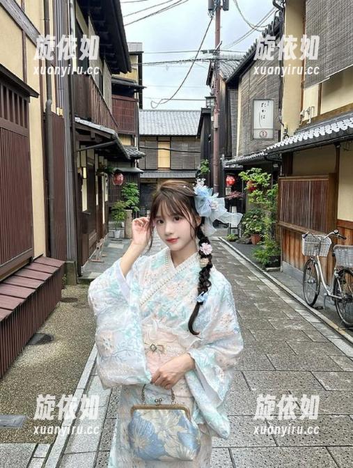 GIRLT果团网 - 一组不可错过的图片：萌神妹妹化身女王，分享她迷倒众生的美丽瞬间.txt