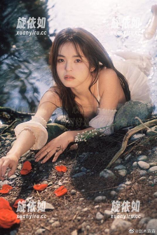 HuaYang花漾 - 心上可Flora带来的礼服写真资源，恰到好处的华丽体验.txt