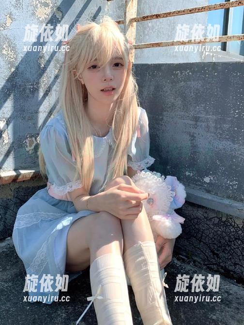 走进K酱的在线图集，体验“性感一夏”的视觉盛宴与迷人气息！.txt