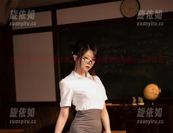 走进Leah梓未的教室禁忌，解锁独特的校园cos写真摄影.txt