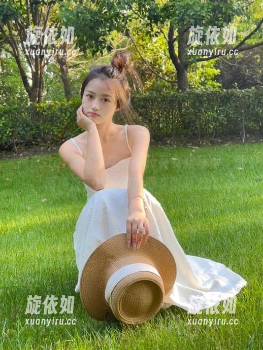 MFStar模范学院 - 夏玲蔓女孩写真，原图捕捉天真无邪的青春瞬间.txt