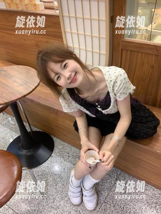视觉盛宴！MissWarmJ特莉丝的美图与壁纸齐聚一堂.txt
