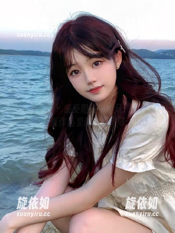 PDL潘多拉 - 感受阳光与微风：陈雅漫户外图集作品里的自然韵味.txt