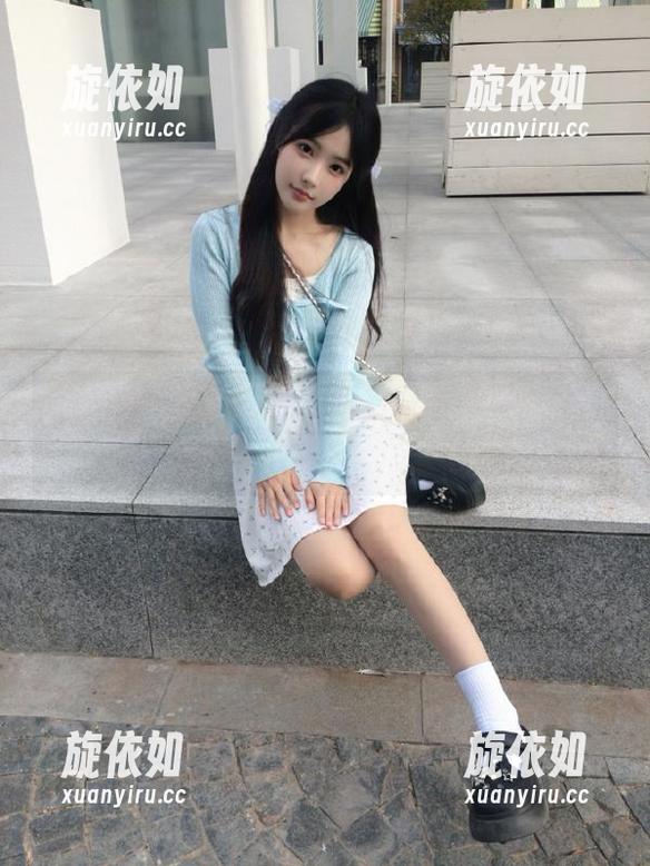 别错过！PingPing最新校服写真原图，感受年轻无畏的时尚气息！.txt