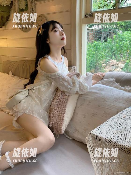 SHENSHI绅士 - 喵喵短裙写真：无圣光中的青春气息与时尚魅力图片.txt