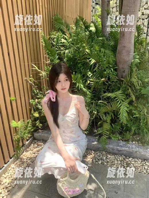喜迎Tomiko(とみこ)奶牛写真新作：原图分享与图册展示一次看个够.txt