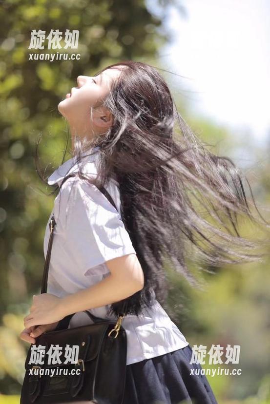 TouTiao头条女神 - 感受张梓柔连体衣图集的魅力，分享她独特韵味与个性表现.txt