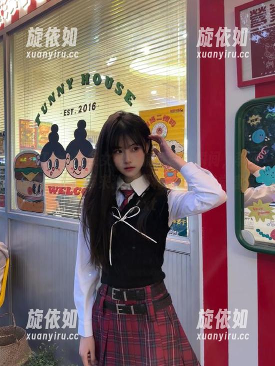 TouTiao头条女神 - 捕捉每一瞬间，李丽莎白丝作品带来独特福利，尽享视觉盛宴！.txt