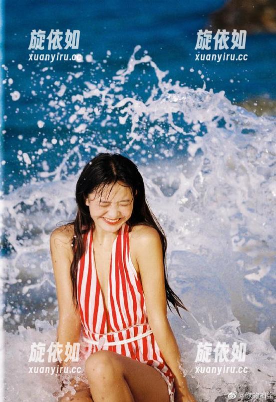 TouTiao头条女神 - 清澈心灵与水韵共舞：莫晓希泳池写真图集，唤醒你的视觉享受.txt