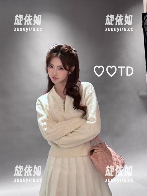 UGirls尤果网 - 感受禅叽zankii的黑白私房写真：那份静谧与自由的灵魂之旅.txt