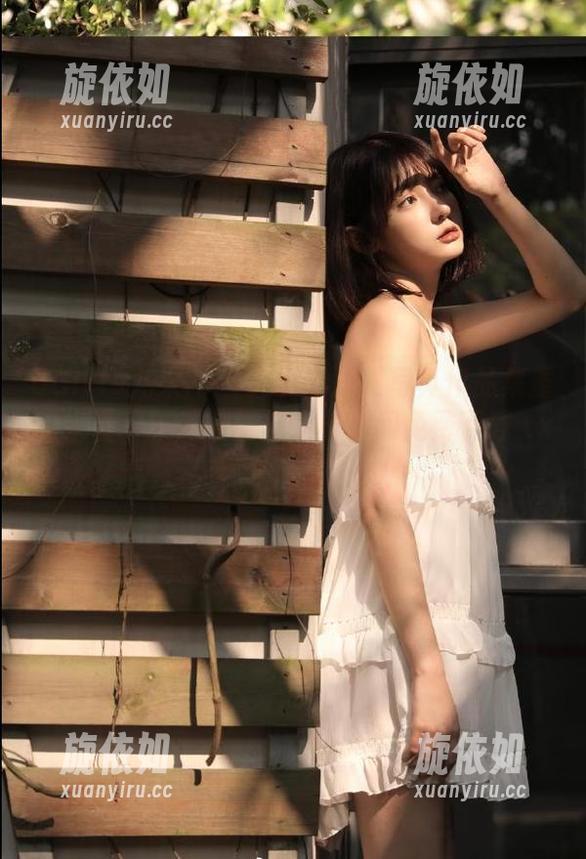 UGirls尤果网 - 艾小青短裙写真作品集重磅来袭，时尚胶囊与经典瞬间免费下载.txt