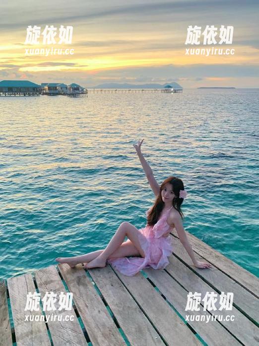 UGirls尤果网 - 谭晓彤吊带风格写真套图：展现真实与幻想之间的完美结合.txt
