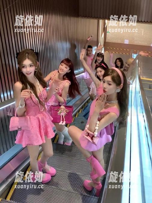 Xiuren秀人网 - 制服魅力无限，在线感受Elise谭晓彤写真带来的视觉盛宴.txt