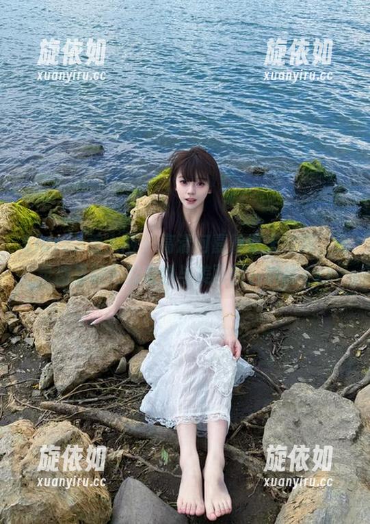 Xiuren秀人网 - 高清何嘉颖夏天写真，记录盛夏时光的欢愉与美丽照片瞬间.txt
