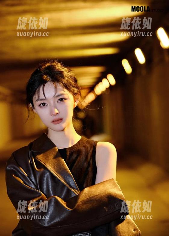 Xiuren秀人网 - 小九月黑色写真图包：探索神秘气息与时尚的碰撞.txt