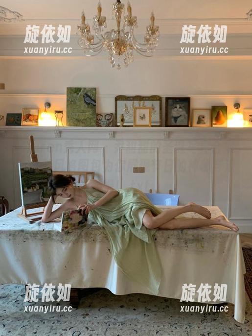 Xiuren秀人网 - 尹甜甜的圣诞写真合集，独特风格图包为你展现节日的神秘与浪漫！.txt