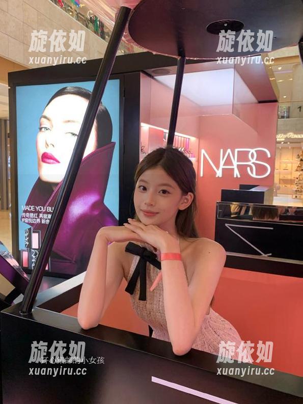 Xiuren秀人网-杏子Yada Xiuren秀人网 - 杏子Yada旗袍私房美图:一场视觉盛宴的华丽呈现.txt
