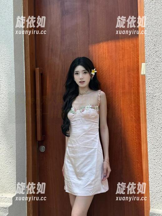 Xiuren秀人网 - 燕甘甘最新长腿写真，不一样的风景让人心动.txt