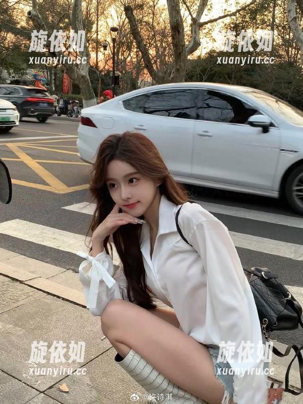 Xiuren秀人网 - 白白Alina天台无圣光套图：展现个性与自然的完美平衡.txt