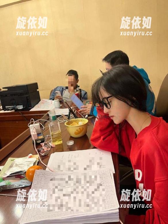 Xiuren秀人网 - 蛋蛋宝蕾丝缤纷合集：个性壁纸点亮你的每一天.txt