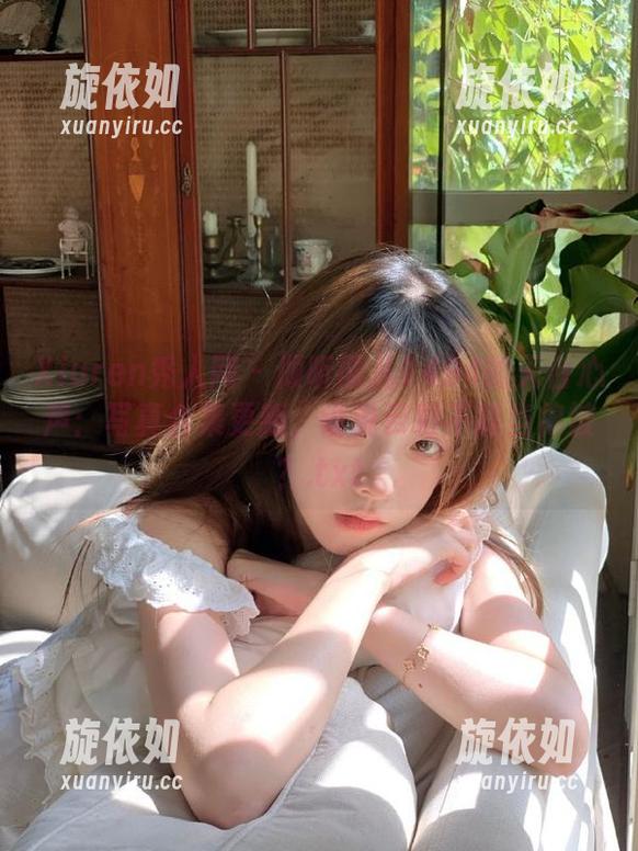 Xiuren秀人网 - 倾听雨儿1494的天台心声：写真合集更新，谁说云彩不能当棉被？.txt