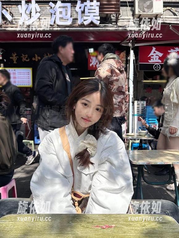 YouMi尤蜜荟 - Egg_尤妮丝Egg全套睡衣图包：梦幻般的夜晚私密瞬间.txt