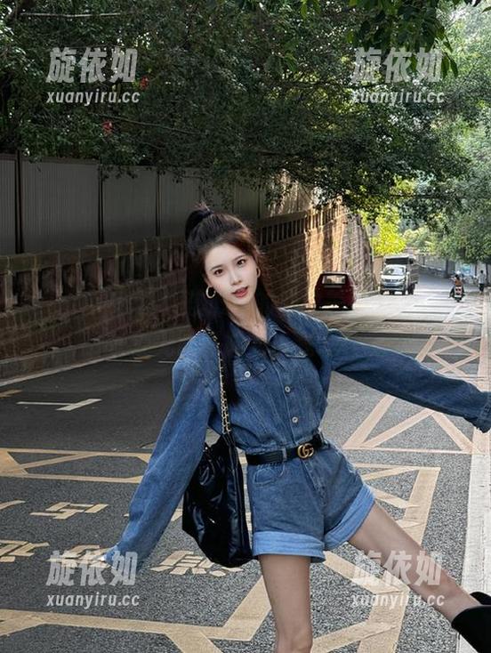 ZinieQ表达女孩心声的私拍美图合集，展现无限可能的自我.txt