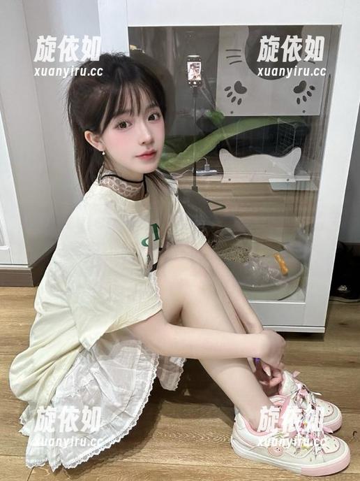 beautyleg - 校园风情与Lorraine私房写真，校服摄影的新风尚.txt
