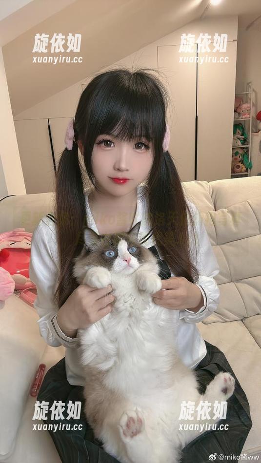 更新合集：miko酱吖的洛天依旗袍写真，尽显古韵与现代美.txt