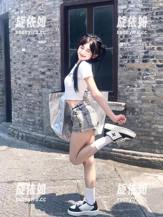 pans - 高清安安双马尾视觉盛宴图包：尽情欣赏她青春洋溢的美丽瞬间.txt