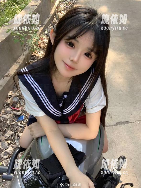 遇见rua阮阮：无圣光牛仔裤写真合集中的青春与叛逆之灵.txt
