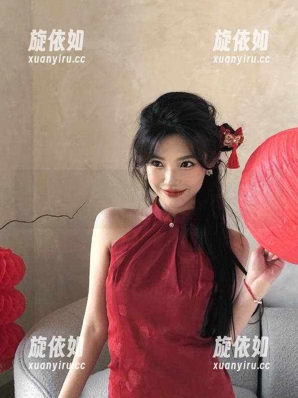 丽柜 - 心心的裸足写真，无圣光营造出的独特氛围，图片让人欲罢不能！.txt