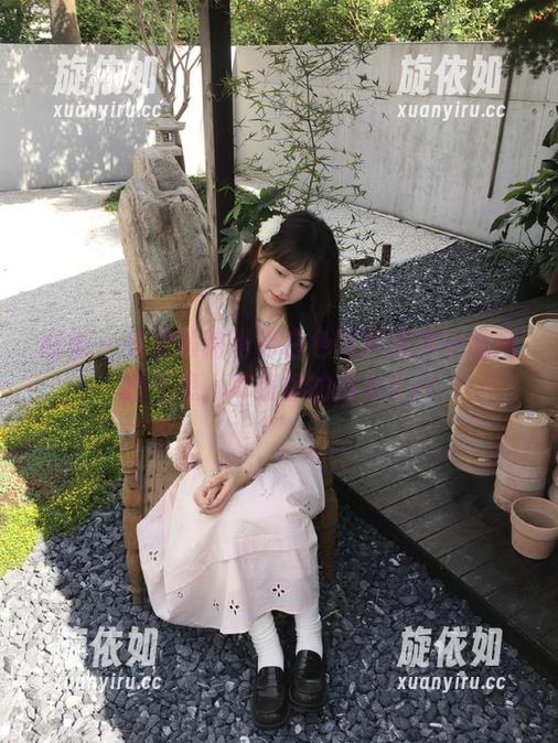 丽柜 - 免费领略肖肖白色写真原图中的清新气息，尽在你的指尖.txt