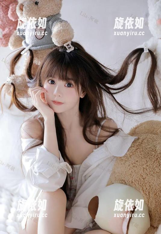 丽柜 - 走进英子的世界，分享她女仆主题下的精彩图片集.txt