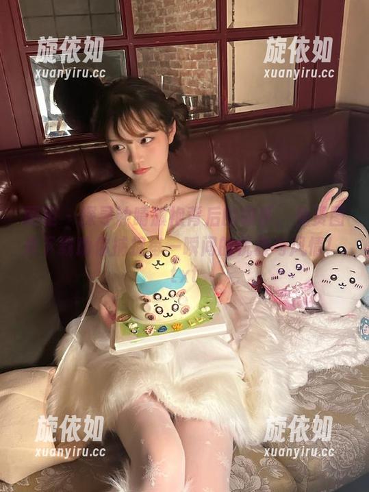 丽柜 - 探寻钟晴旗袍背后的故事，免费图集下载助你捕捉每一瞬间的优雅与风情！.txt