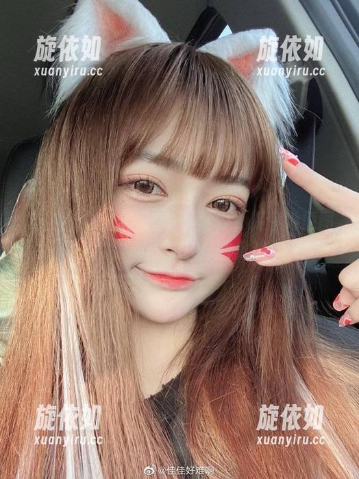 佳佳酱ovo姐姐的奇妙世界，探索她原图背后的故事，分享你的见解.txt