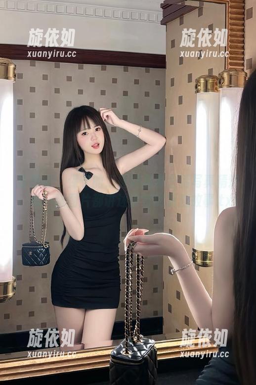 微密圈 - 保守的二舅妈居家生活写真精选：每一张图片都讲述独特的家庭故事.txt