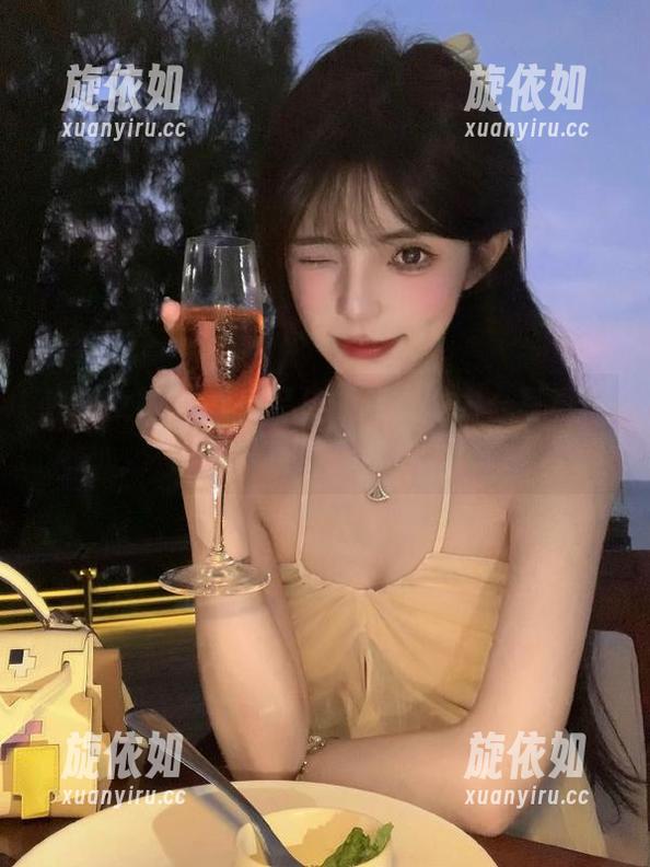 克拉女神 - 感受吕佳的双人魅力：写真作品全集等你来欣赏.txt