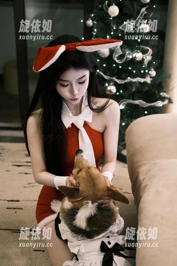 克拉女神 - 看看姜璐女孩的写真合集，拍出了多少个“不小心”的瞬间？.txt