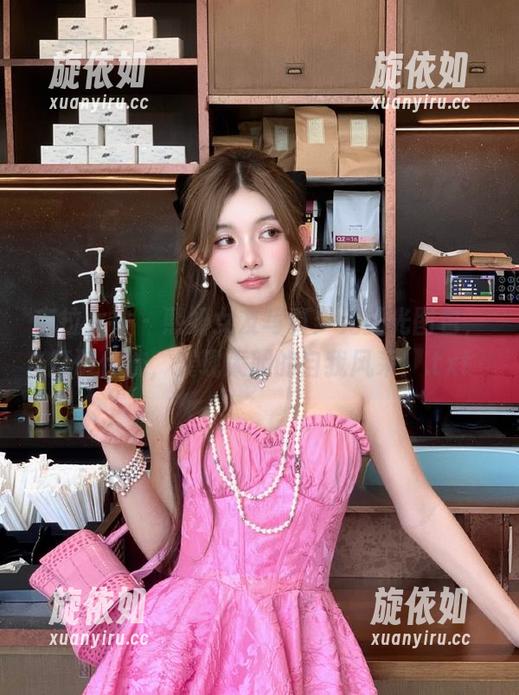 克拉女神 - 熙妍女友写真：无圣光图包，打破传统，展现大胆的自我风采！.txt