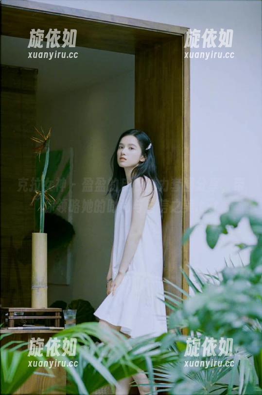 克拉女神 - 盈盈的皮衣魅力套图分享，带你领略她的时尚与自信之美.txt