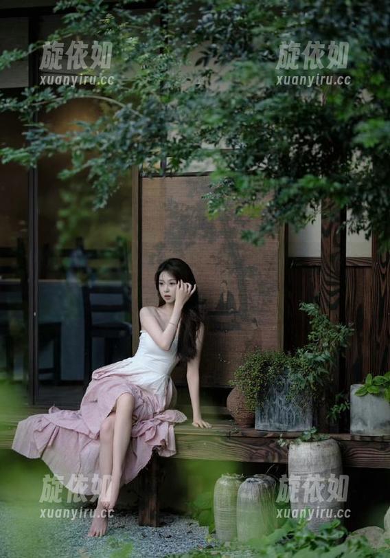兔玩映画魅力作品集：旗袍白丝袜写真，精彩内容免费下载尽在其中！.txt