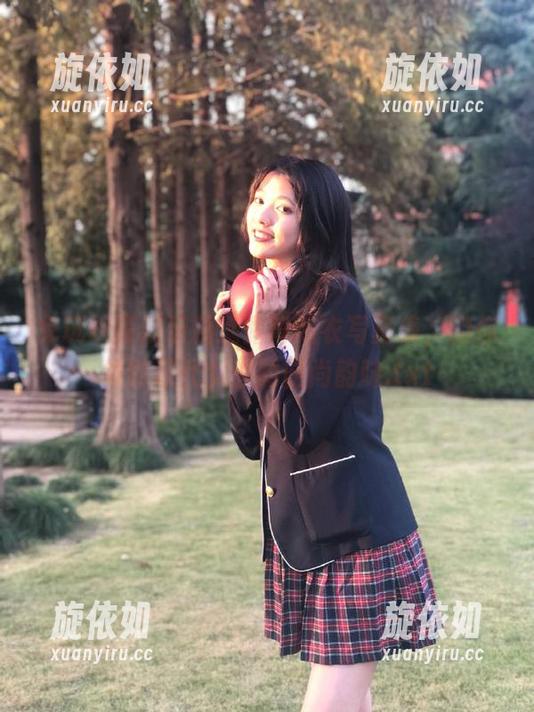 兔玩映画展示精选露背毛衣写真集，邀你领略现代女性的时尚韵味.txt