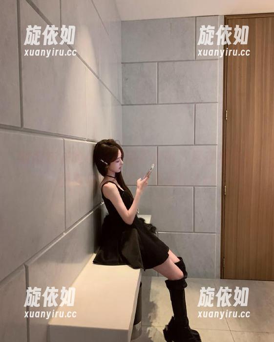 制服妹妹的小细腿精彩套图，尽在兔玩映画与你分享清新瞬间！.txt
