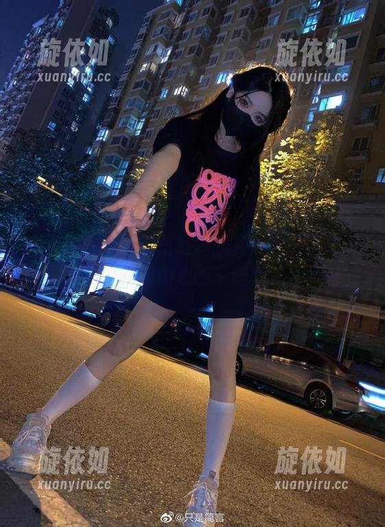 只是简言海边最新写真欣赏：在日落余晖中找到内心的宁静.txt