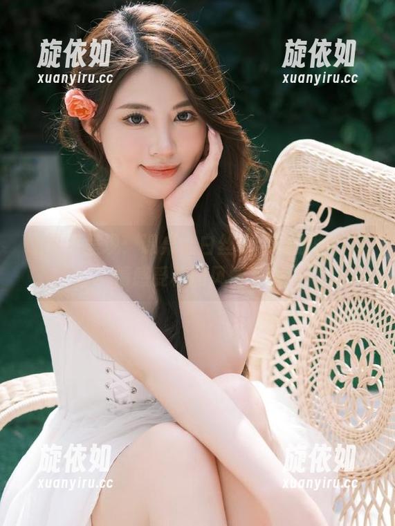 喵写真呈现：课桌上白丝水手服原图，尽情感受校园风情.txt