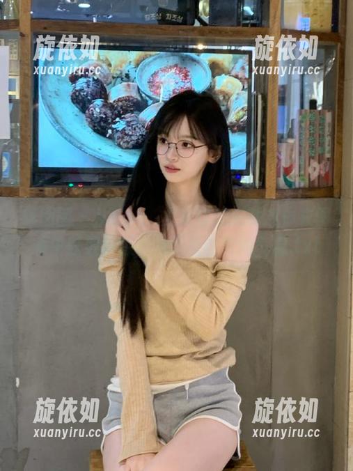 嗲囡囡 - 从Egg_尤妮丝的定制连体衣图集中获取灵感，焕发新的时尚气息.txt