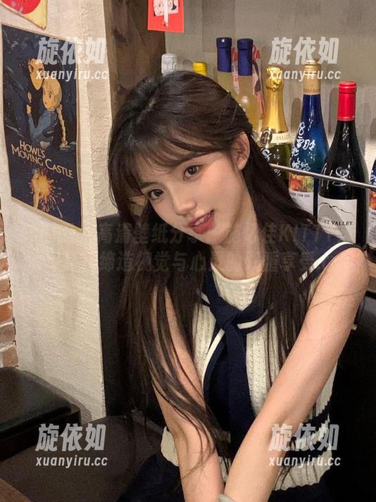 嗲囡囡 - 高清壁纸分享：施忆佳KITTY泳池写真，缔造视觉与心灵的双重享受.txt