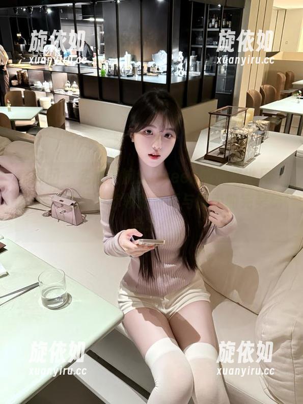 嗲囡囡 - 走进王婉悠Queen的居家世界：最新作品集带你领略舒适与时尚的完美结合.txt